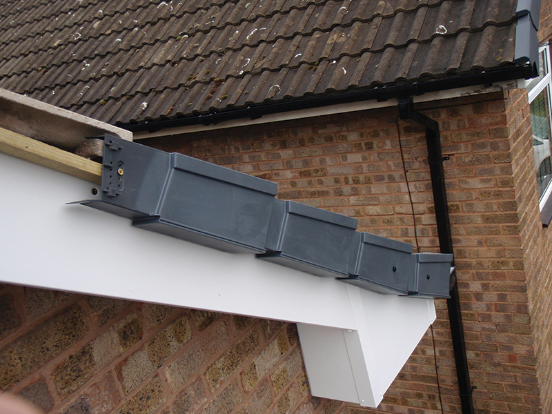 Dry verge system